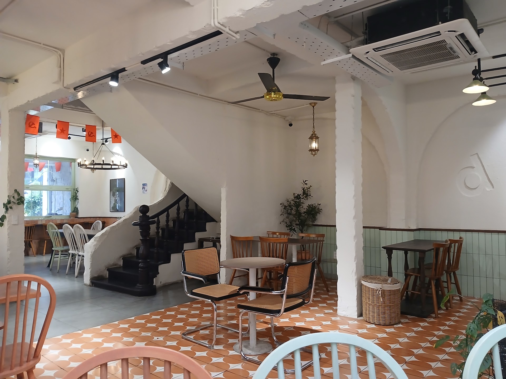 DOSE COFFEE - UNG VĂN KHIÊM