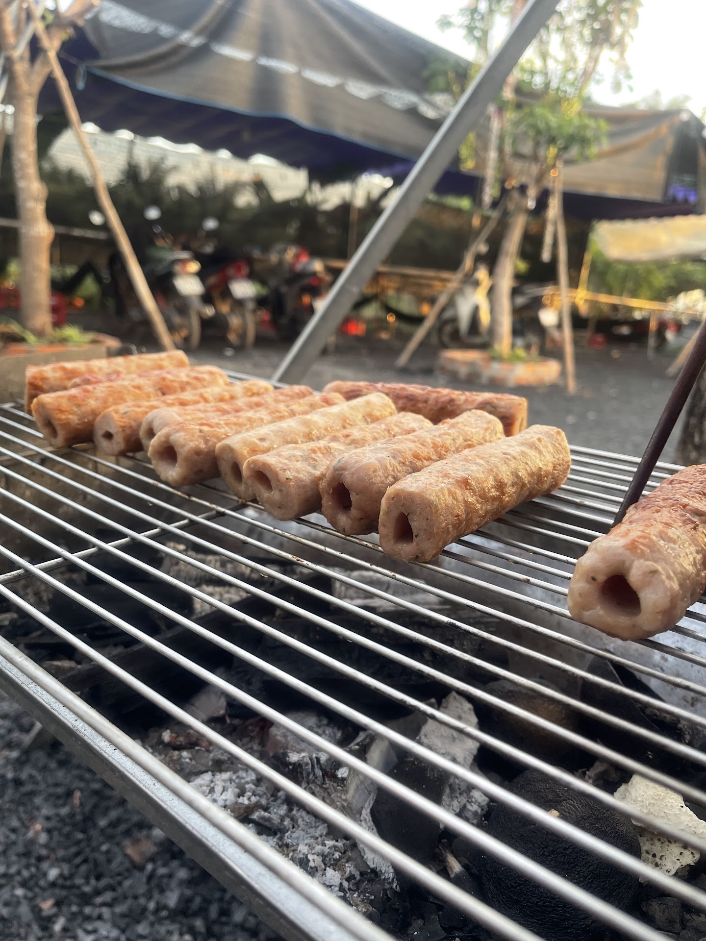 CÀ PHÊ SÂN VƯỜN BÊN SÔNG 1979.