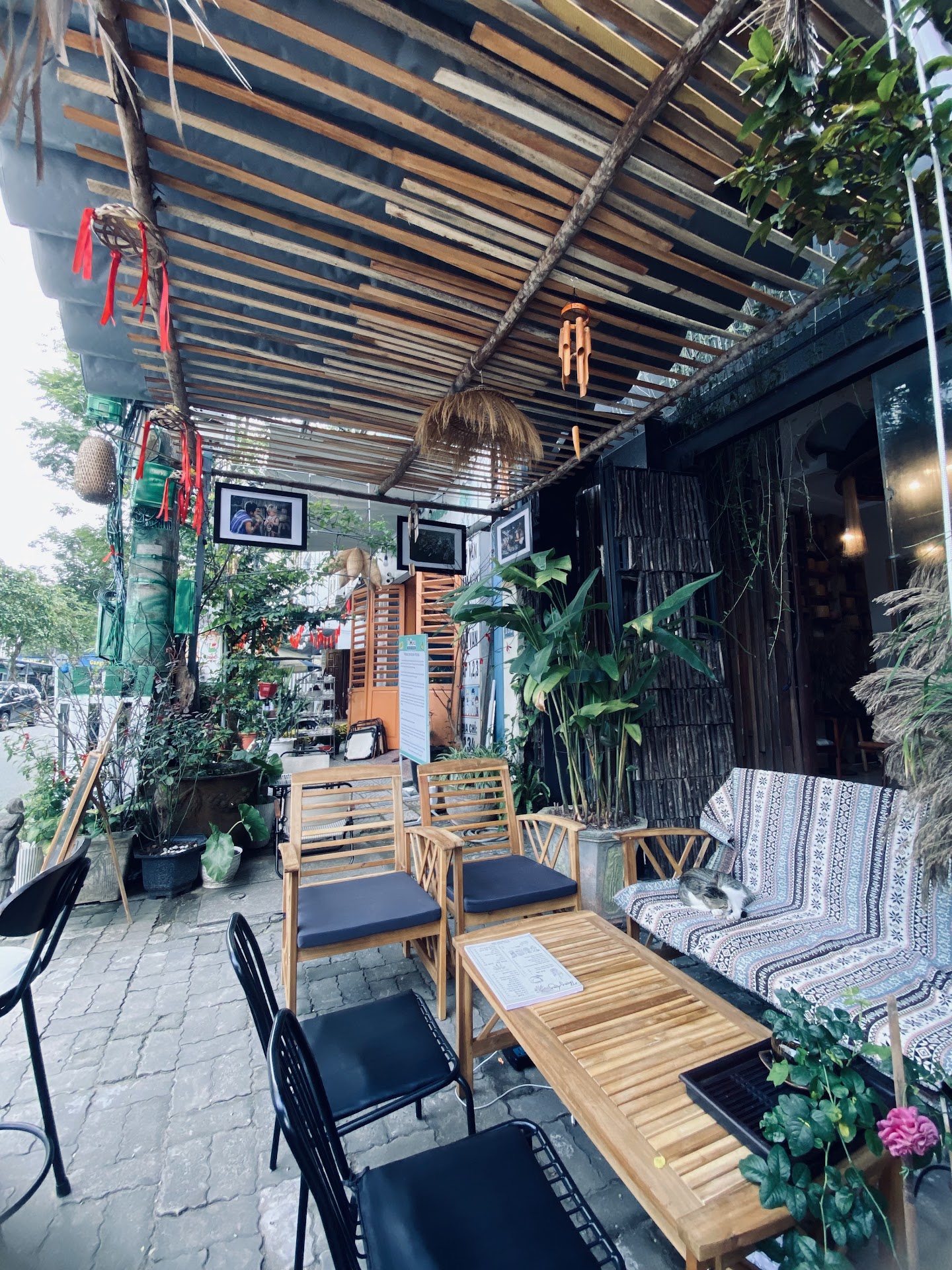 Thong dong coffee, food & more