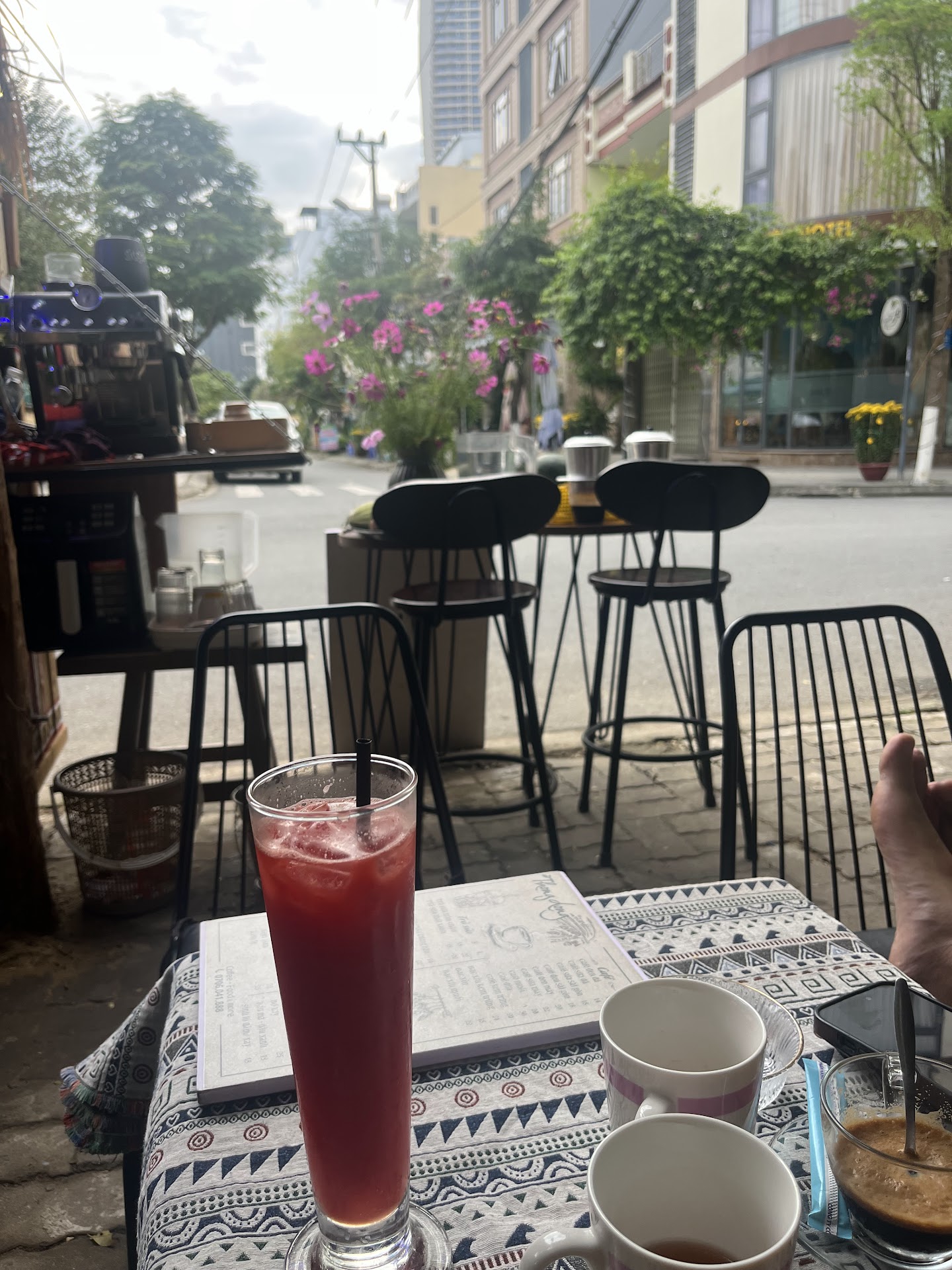 Thong dong coffee, food & more