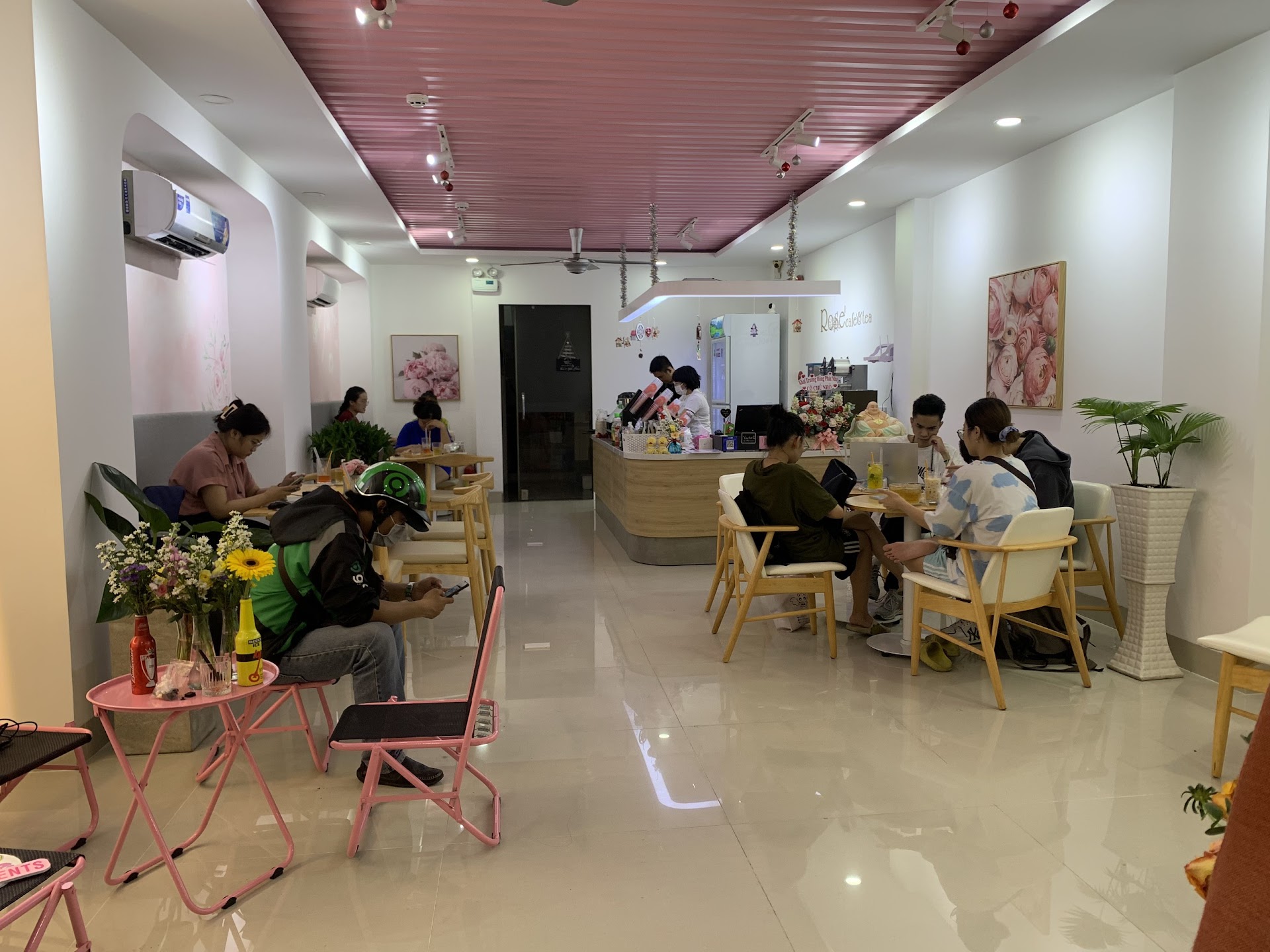 Rosé' S book Café & Tea