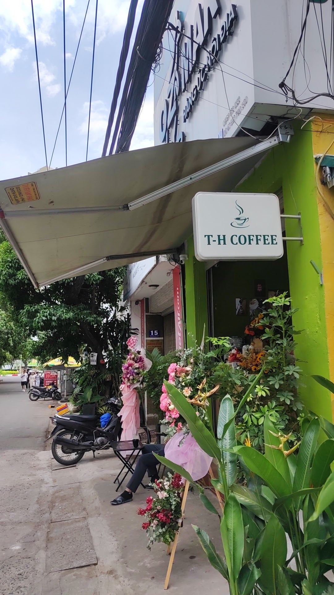 T-H COFFEE