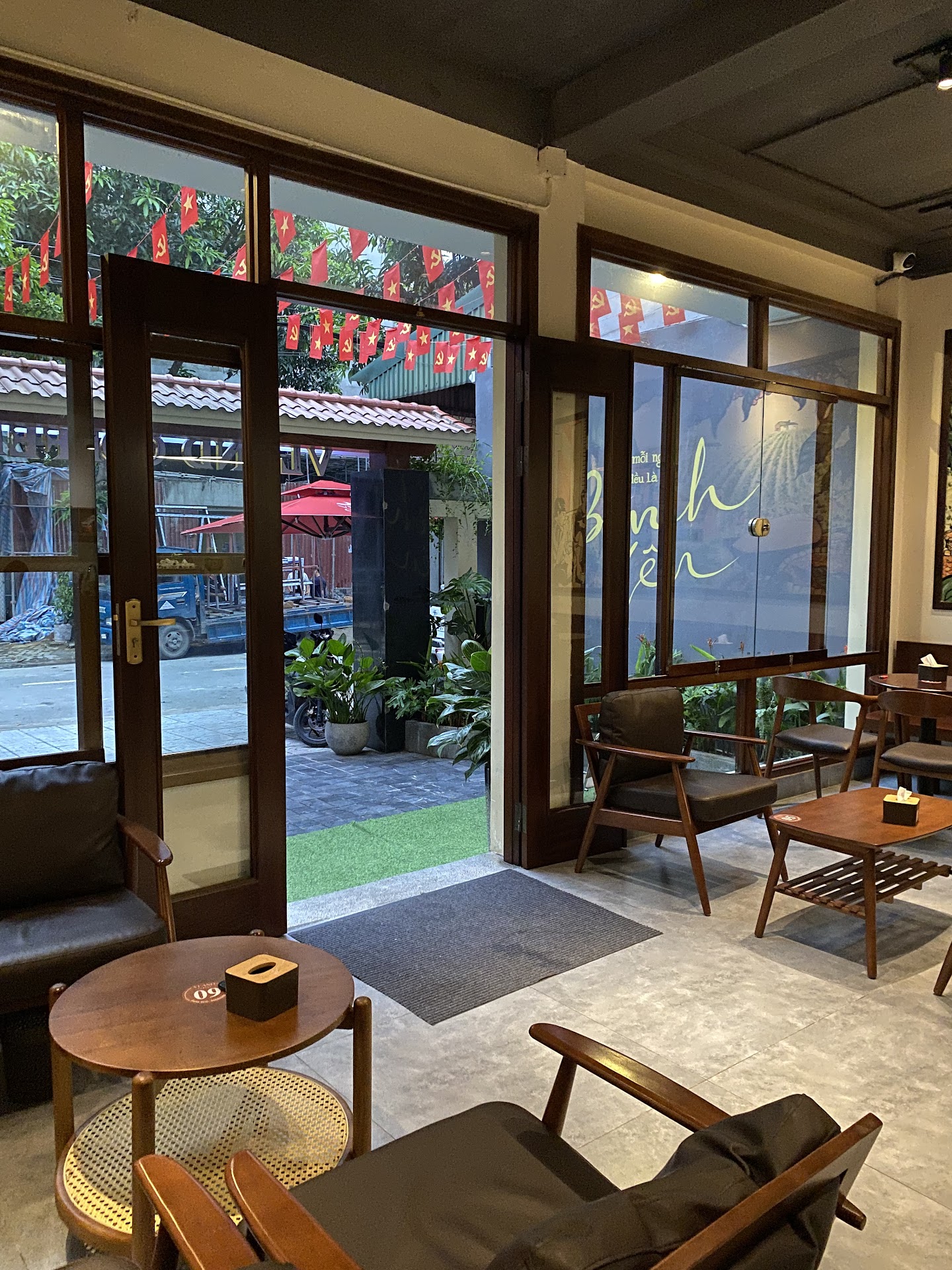 VLAND Coffee & Workspace