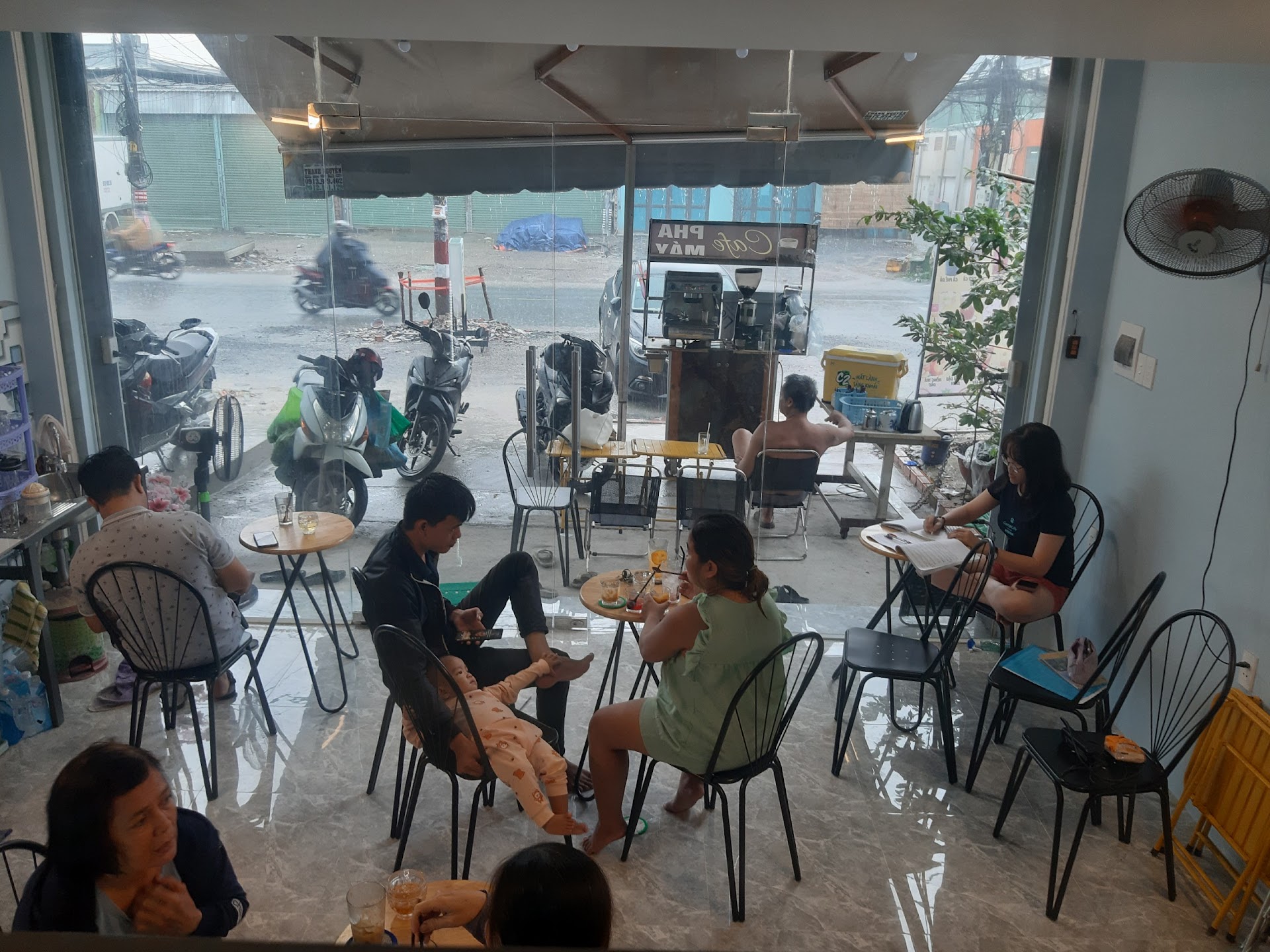 Cafe 737 (Coffee -Yogurt & Tea)