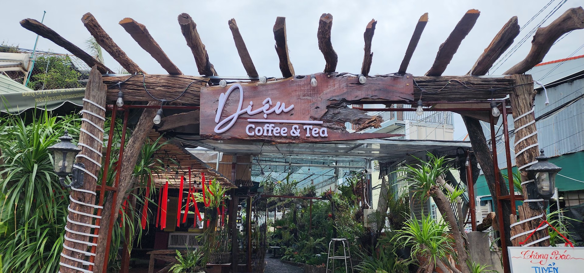 DIỆU COFFEE AND TEA