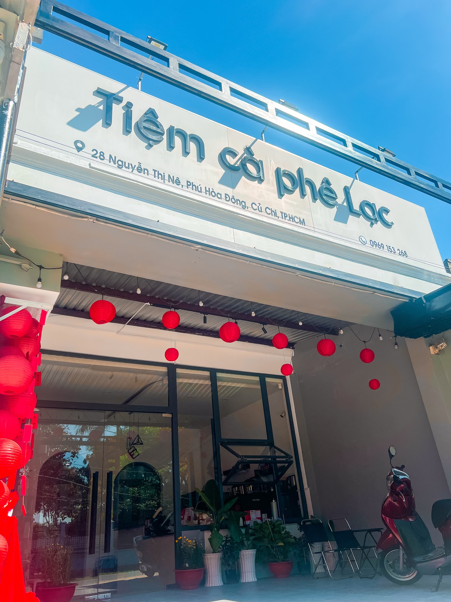 Tiệm cà phê Lạc