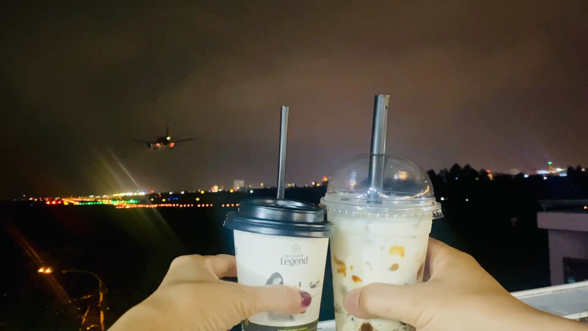 Cà phê ngắm máy bay - Pig coffee