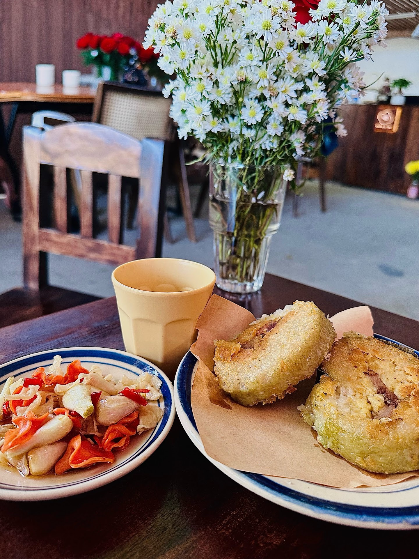 Tiệm cà phê Vườn Hoa Con Cá