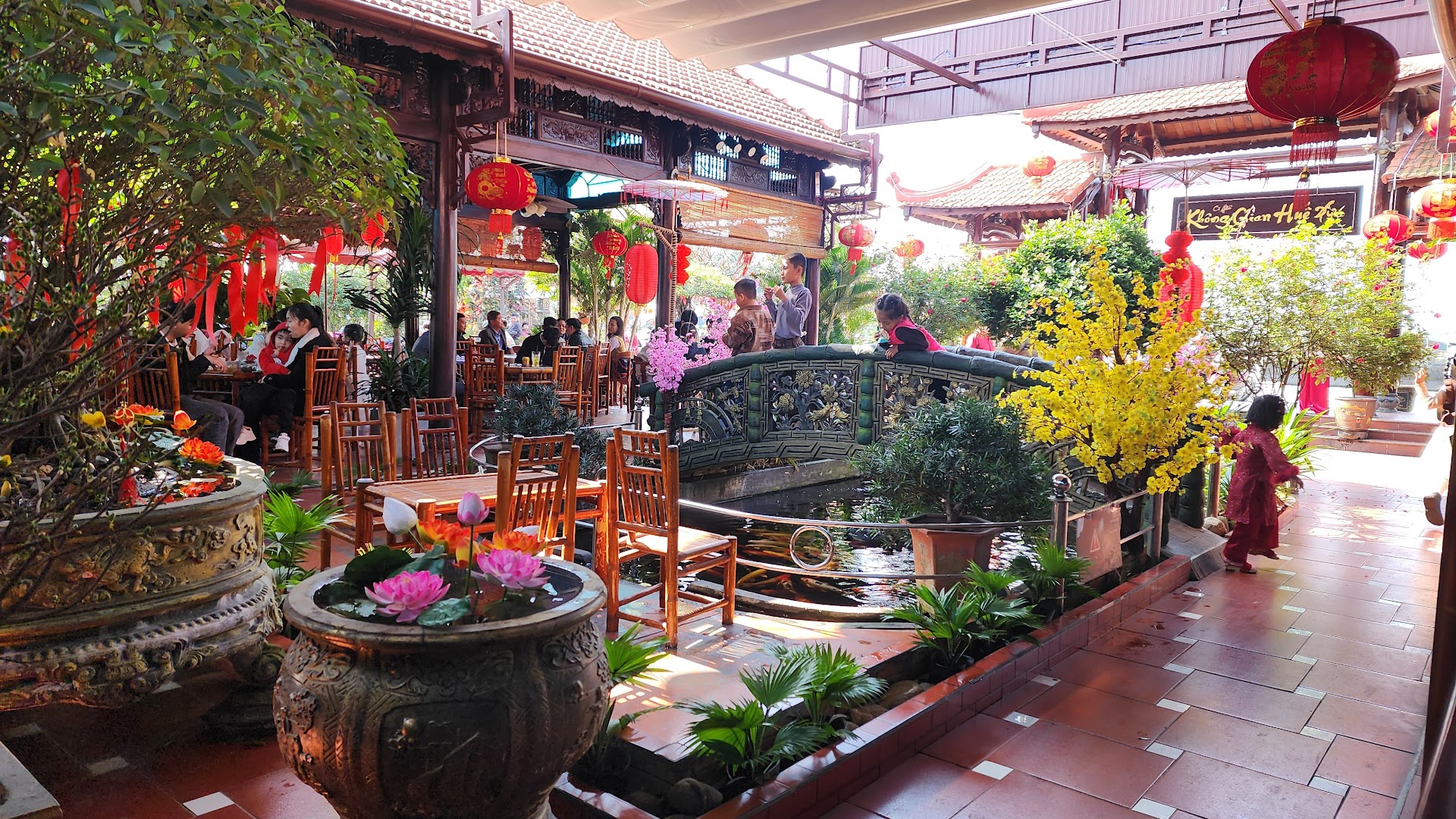 Cà Phê Không Gian Huế Xưa