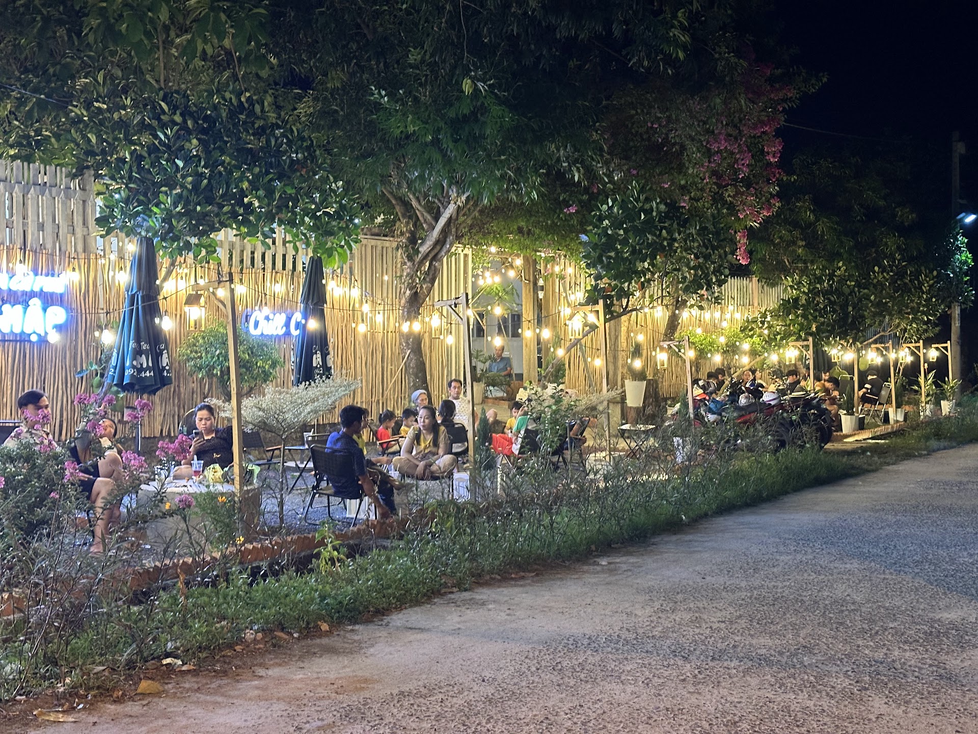 TIỆM COFFEE-TRÀ SỮA A MẬP