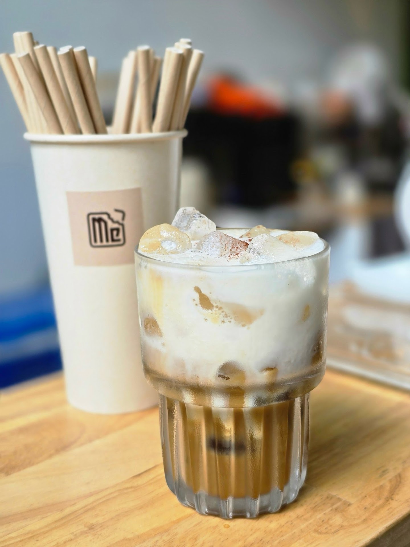 TIỆM NƯỚC CÓ CÁI LY MẺ